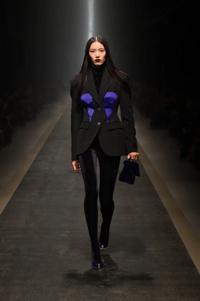 Look 28